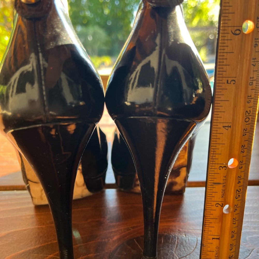 Stuart Weitzman , Black Patent Leather Heels Size 8.5., Peep Toes, 4 Inch Heels - Picture 6 of 12